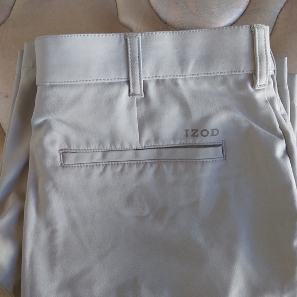 Izod Golf shorts - Picture 3 of 3